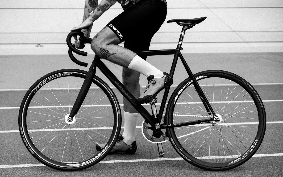 Dolore al ginocchio in bici: le cause più comuni e come prevenirlo