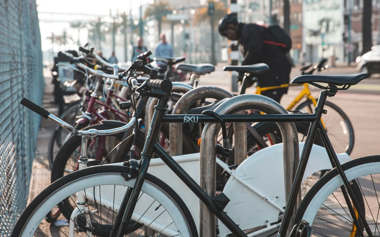 Bike locks and anti-theft devices: buying guide 2026