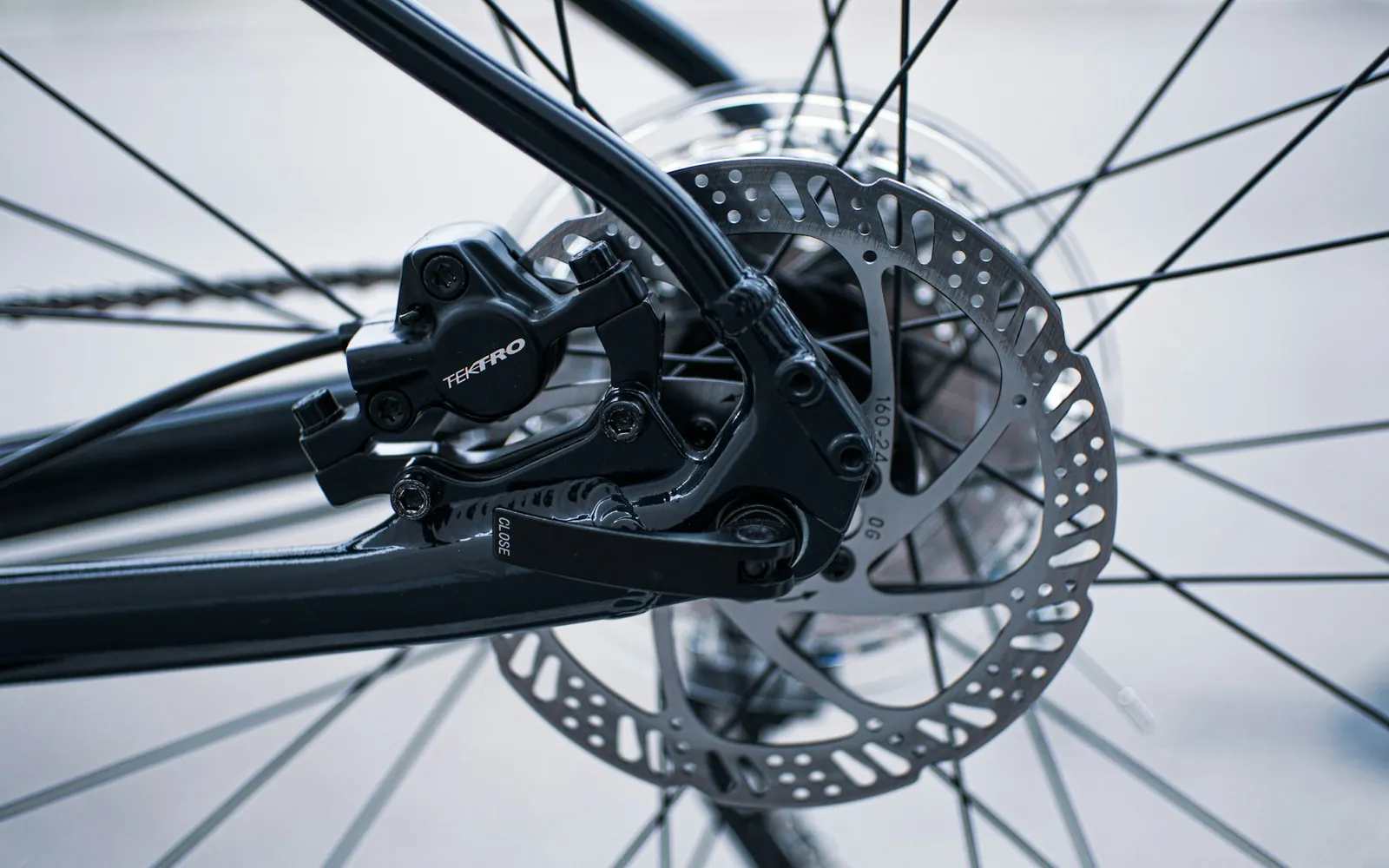Ruedas de carbono: Zipp 303 Firecrest vs DT Swiss ARC 1600, cuál elegir