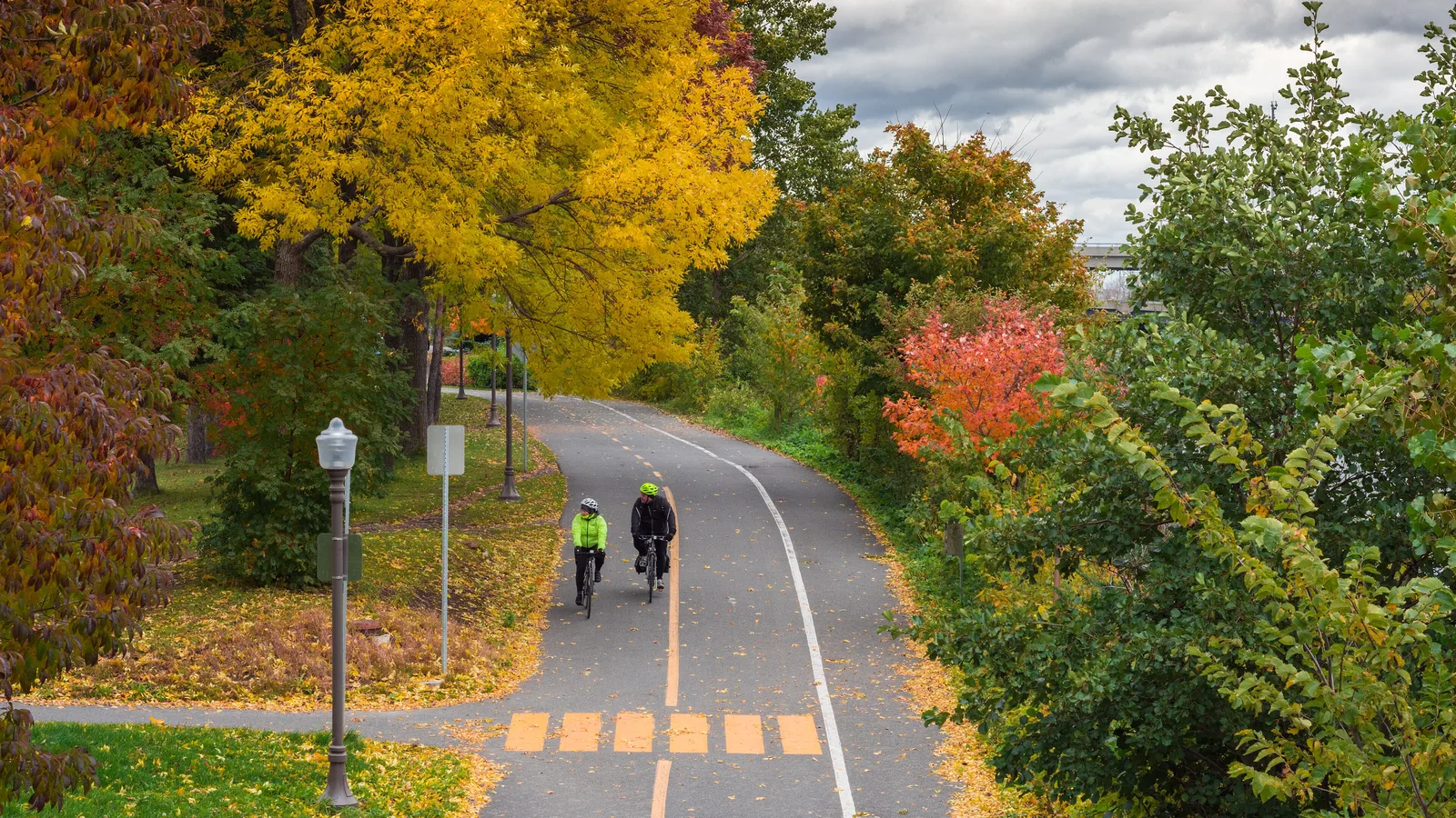 Sottocasco o buff per il ciclismo in autunno: come proteggere testa e collo
