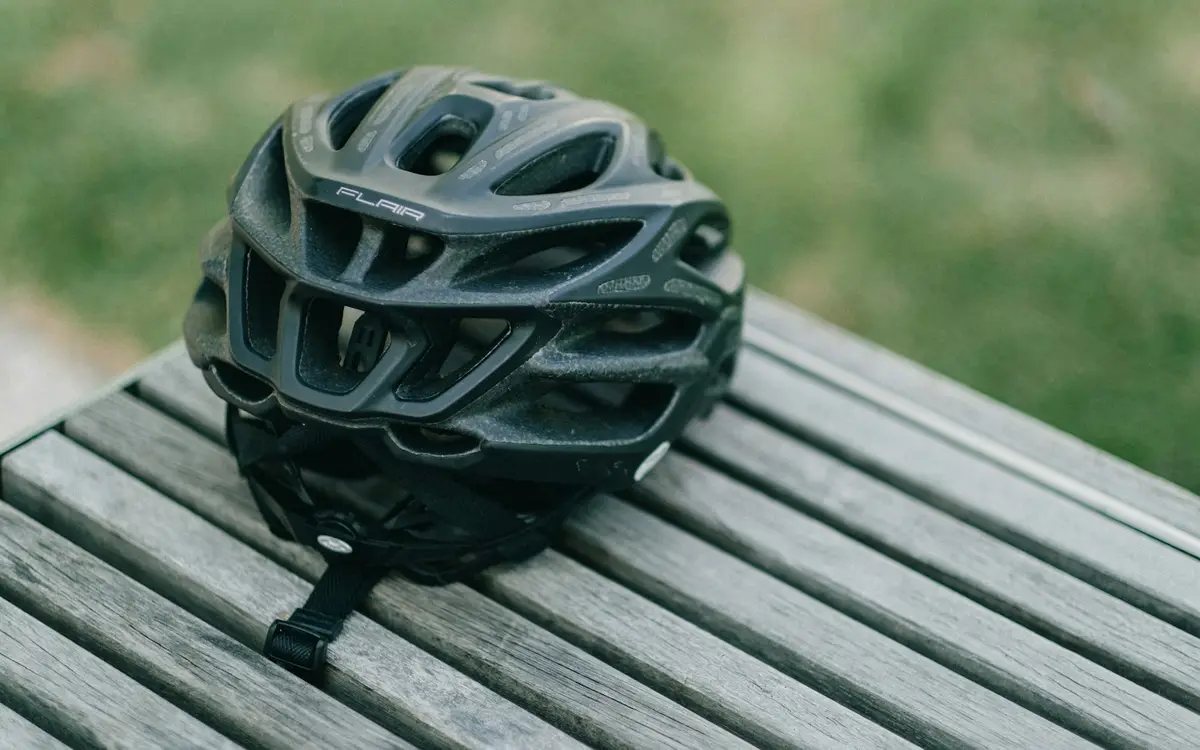 Cómo elegir el casco adecuado: talla, ventilación y cuándo cambiarlo