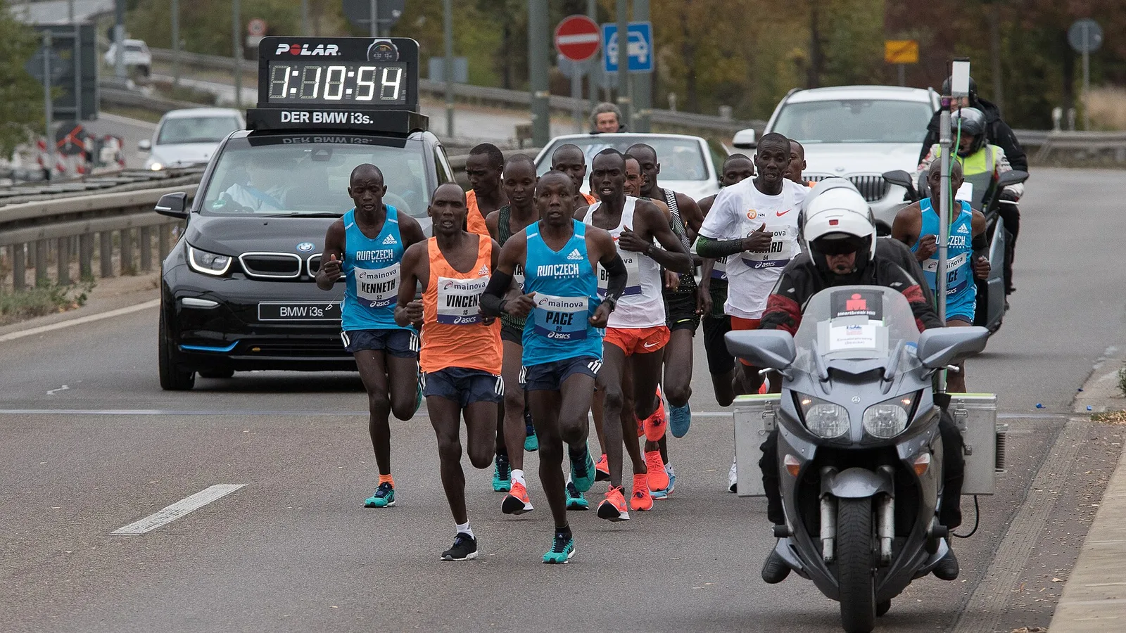 Dörfel debuta en maratón con 2:20:46 y sin reloj